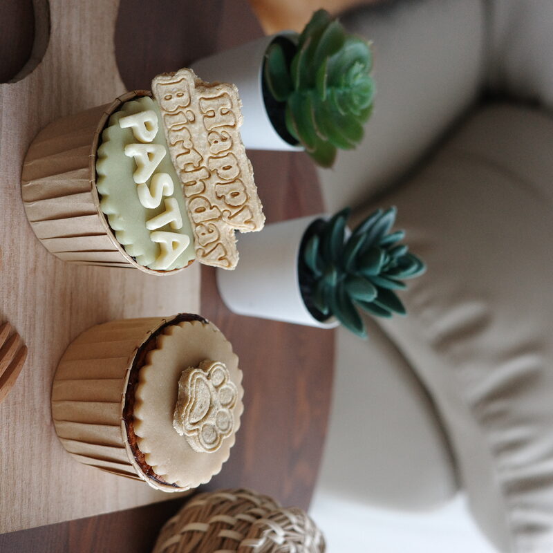 PawPa Pastry birthday cupcakes with name fondant